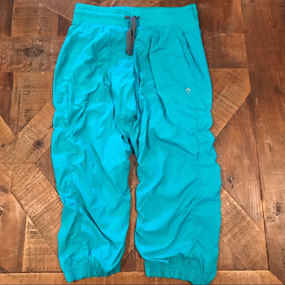 Ivivva teal cropped Live to Move pant